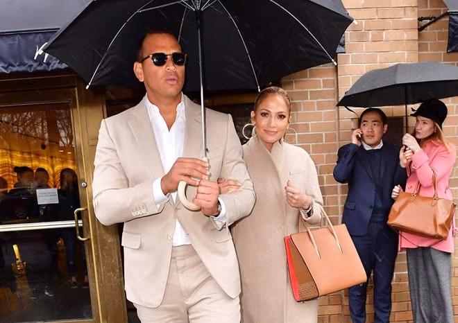 Jennifer Lopez muon lay chong lan thu tu
