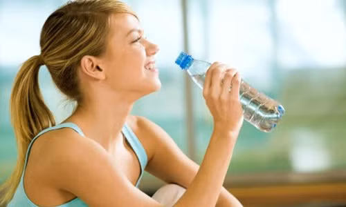 Uống nước khi dạ dày rỗng Việc đơn giản lợi ích vàng Uong nuoc khi da day rong Viec don gian loi ich vang