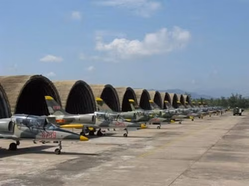 Các máy bay L39 đã sẵn sàng cho buổi huấn luyện bay.