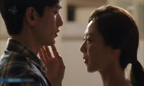 Nửa đêm vào phòng ông chủ, giúp việc bảo do “mộng du" Nua dem vao phong ong chu, giup viec bao do “mong du