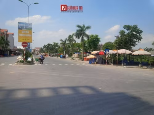 Nhiều người dân nơi đây cũng phải ánh, nằm gần ngay khu lưu niệm “mọc” lên một ngôi nhà cao tầng gấp nhiều lần nhà trưng bày, tượng đài cố Tổng bí thư Nguyễn Văn Cừ. Trao đổi với PV Người Đưa Tin, ông Nguyễn Văn Hùng, Chủ tịch UBND xã Phù Khê cho biết: “UBND xã Phù Khê chưa nhận bất cứ văn bản bàn giao nào từ thị xã Từ Sơn hay sở Văn hóa thể thao và Du lịch tỉnh Bắc Ninh (VHTT&amp;DL) về việc quản lý khu lưu niệm cố Tổng bí thư Nguyễn Văn Cừ.