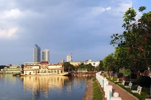 Ben thuy ho Tay “bat dong” sau lenh dong cua