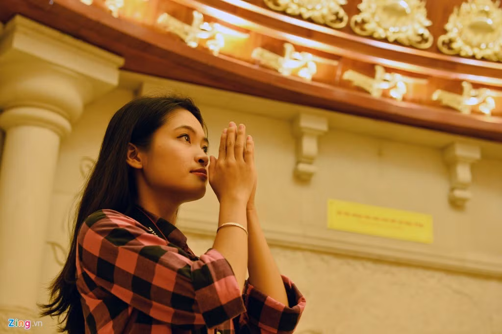 Khi có mặt tại đây, du khách được khuyến cáo hãy tĩnh tâm và đi một vòng quanh tượng phật theo chiều kim đồng hồ, đồng thời bước nhẹ, niệm: "Nam mô Bản sư Thích Ca Mâu Ni Phật".