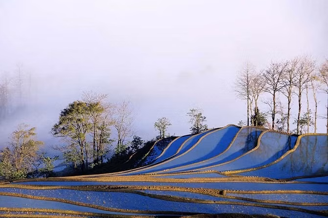 Ruộng bậc thang nằm ở sườn phía nam của dãy núi Ai Lao Sơn, tỉnh Vân Nam được coi là kiệt tác của sự khéo léo của người dân Hà Nhì.
