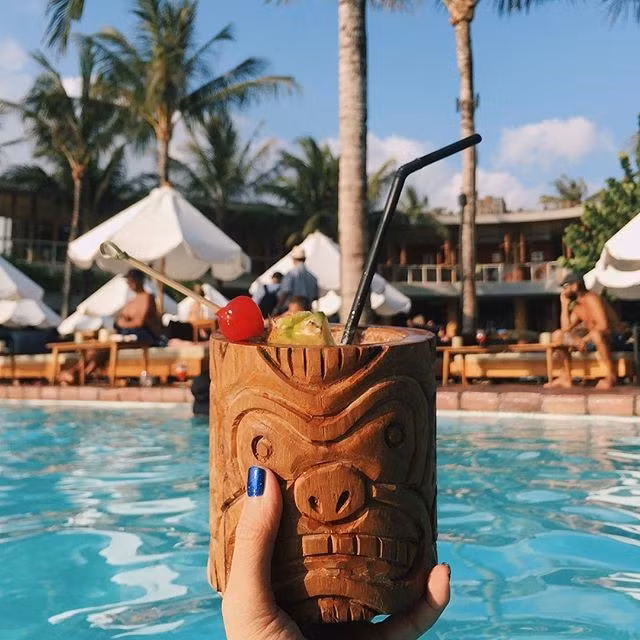 Ly cocktail hình thù độc đá "made in" đất nước vạn đảo Indonesia.