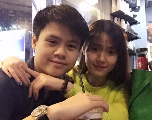 5. Midu - Phan Thành Đầu tháng Mười vừa qua, Midu liên tục đăng những status buồn và ám chỉ rằng cô "lấy nhầm chồng". Ngay sau đó, thiếu gia Phan Thành bị phanh phui là có quan hệ với hot girl Cà Mau tên Thúy Vi, và gửi tiền cho "bồ nhí" 17 tuổi, khiến Midu giận dỗi, không ra gặp hôn phu khi anh đứng đợi ngoài cổng suốt 1 tiếng. Phan Thành là con của đại gia Phan Quang Chất - ông chủ của trung tâm thương mại lớn Saigon Square tại TP HCM. Mặc dù chân dài xinh đẹp đã lên tiếng, yêu cầu truyền thông tiếp tục gọi Phan Thành là "chồng sắp cưới", dư luận vẫn lo ngại rằng đám cưới của hai người sẽ không diễn ra vào cuối năm nay.