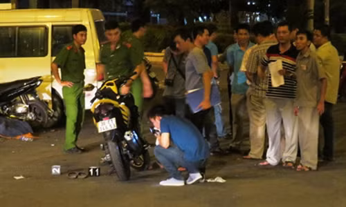 Quet xe, trut mua dao vao nguoi di duong
