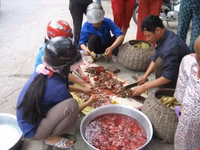 Chuyen la o lang chuyen lam thit... “cau ong troi“