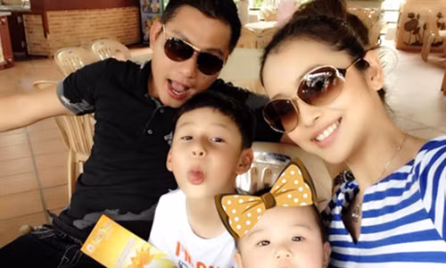Giờ đã 4 năm, lời hứa đón Bảo Nam về nước sống chung của Jennifer Phạm vẫn chưa thực hiện được.