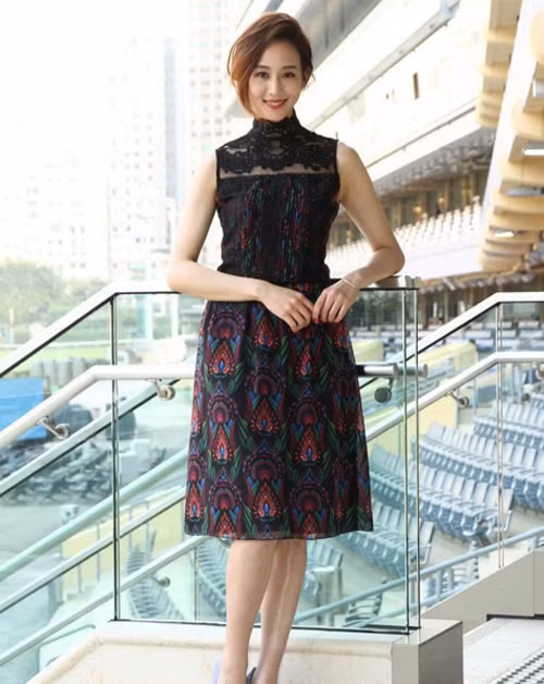 Sở hữu thân hình lý tưởng và quyến rũ, tính cách tinh tế và nhã nhặn ngay từ khi vào nghề diễn xuất, Trương Quân Ninh ngày lập tức được giới đạo diễn chọn cho những vai gần giống với tính cách và vị thế của cô ngoài đời. Tuy nhiên khi vào vai “ác nữ” Từ Huệ chốn hậu cung, thậm chí Trương Quân Ninh còn gây ấn tượng và được khán giả yêu mến hơn cả Võ Mỵ Nương – Phạm Băng Băng.