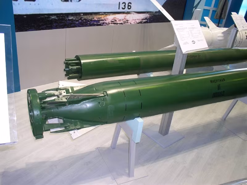 Ngư lôi hạt nhân T-5 của Liên Xô mang đầu đạn hạt nhân sức công phá 3,5 kiloton (tương đương 3.500 tấn thuốc nổ TNT); còn ngư lôi Mk 45 của Mỹ mang đầu đạn 11 kt. Trong ảnh: Ngư lôi Shkval.