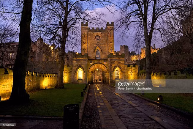 Đại học Durham có tổng diện tích 227.8 ha, trong đó bao gồm 1 khu vực được UNESCO công nhận là di sản thế giới và 44.9 ha rừng.