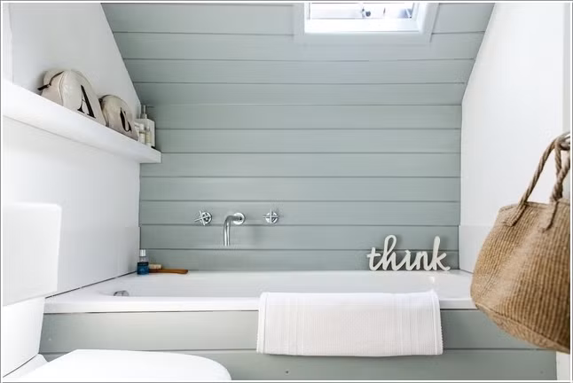 3. Lát trần và quanh bồn tắm bằng tấm lát.