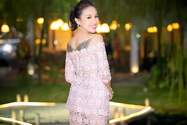 Vân Hugo là một hot girl đời đầu ở Hà Nội, được biết đến với vai trò là người dẫn chương trình cũng như diễn viên. Bộ phim mang đến thành công cho cô là "Nhật kỳ Vàng Anh" phần 1, đóng cùng các diễn viên Minh Hương, Mạnh Quân, Diễm Hằng...