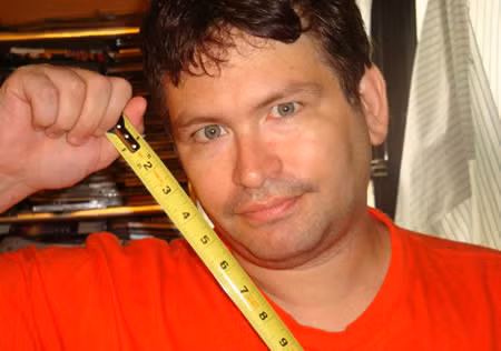 Người đàn ông có “cậu bé” gần 35cm: Jonah Falcon là một diễn viên kiêm nhà văn người Mỹ. Anh sinh năm 1970, được biết đến là người có “cậu bé” lớn nhất thế giới. Con số được xác định là “cậu bé” dài 24,13cm ở tình trạng bình thường và 34,29cm khi cương cứng.