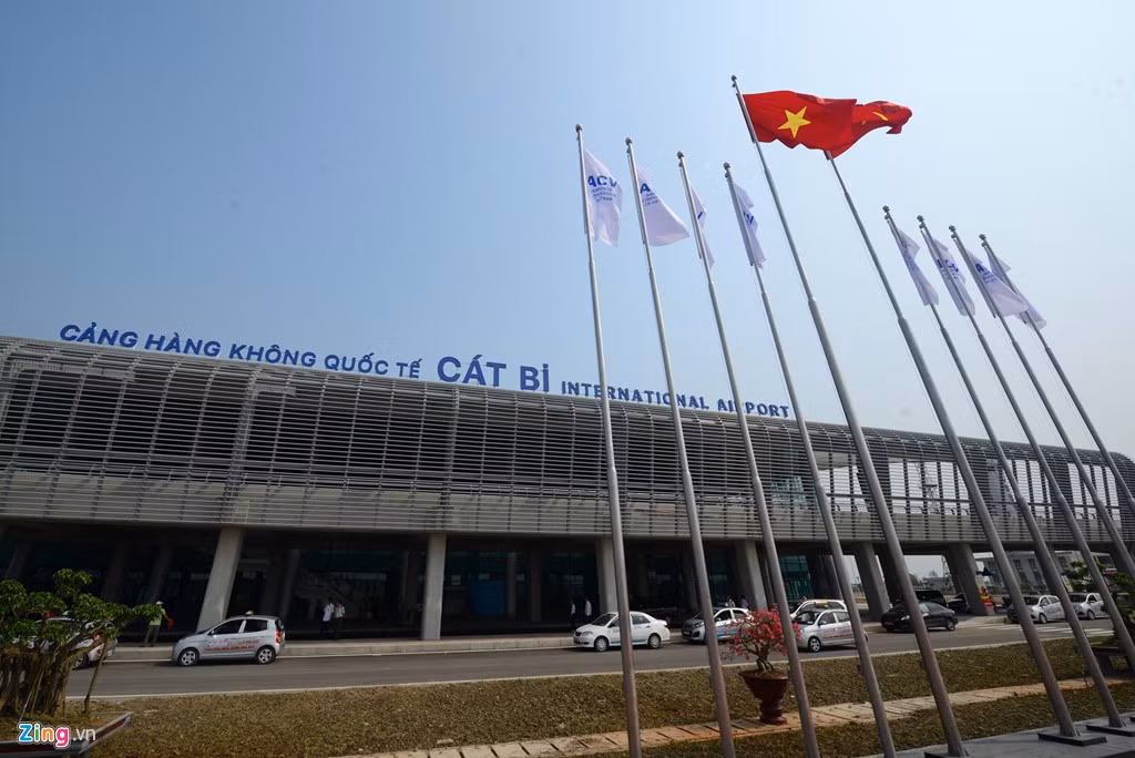 Bộ Giao thông vận tải vừa công bố Cảng hàng không quốc tế Cát Bi (đường Lê Hồng Phong, phường Thành Tô, quận Hải An, Hải Phòng) là Cảng hàng không quốc tế và tiếp nhận các chuyến bay quốc tế từ 0h ngày 11/5. Sân bay này cũng dùng chung giữa dân dụng và quân sự.