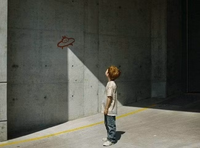 Ủ uôi, UFO gì mà bé tí tẹo vậy?