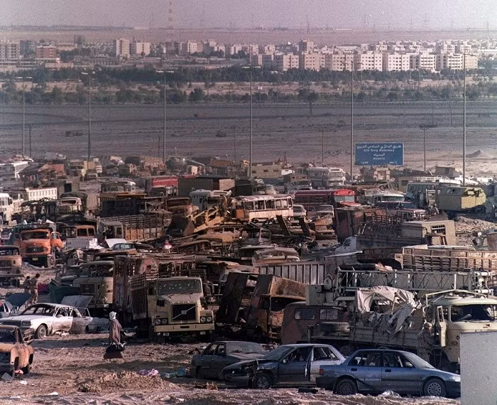 “Các binh sỹ Iraq rút khỏi Kuwait không phải do quân đội của chính quyền Bush đánh lui (nghĩa là không phải rút quân trong lúc chiến đấu). Họ cũng không rút quân để rồi lại tập hợp và tái tham chiến. Thực tế là họ đang rút lui, họ sẽ trở về nhà”, Joyce Chediac.