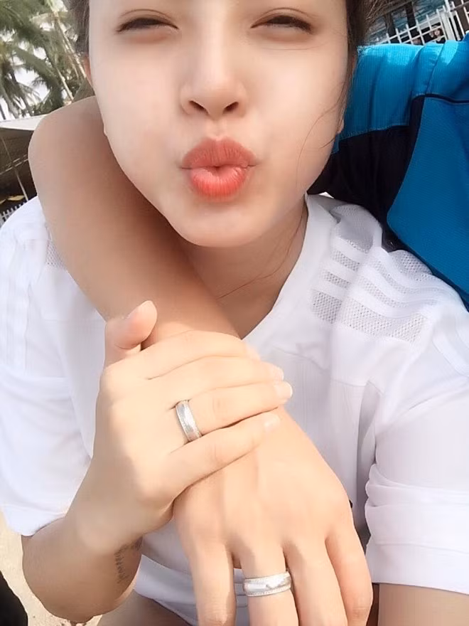 Sau khi thua nhan yeu Hai Bang khoe nhan cuoi voi Thanh Dat-Hinh-2