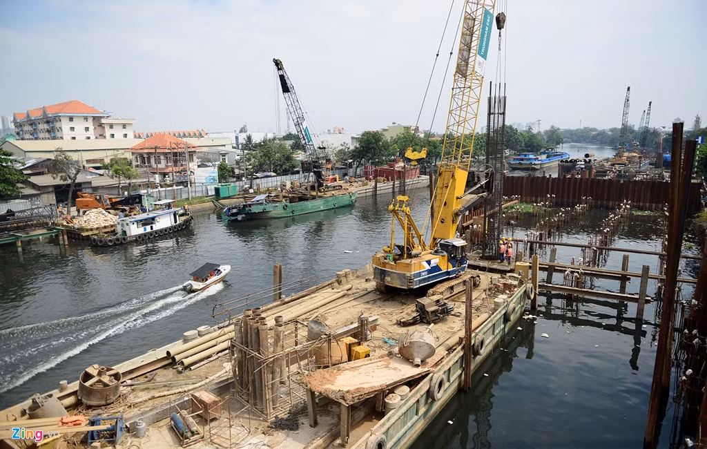 Công trình này cũng sẽ được xây dựng một trạm bơm có công suất 36 m3/giây.