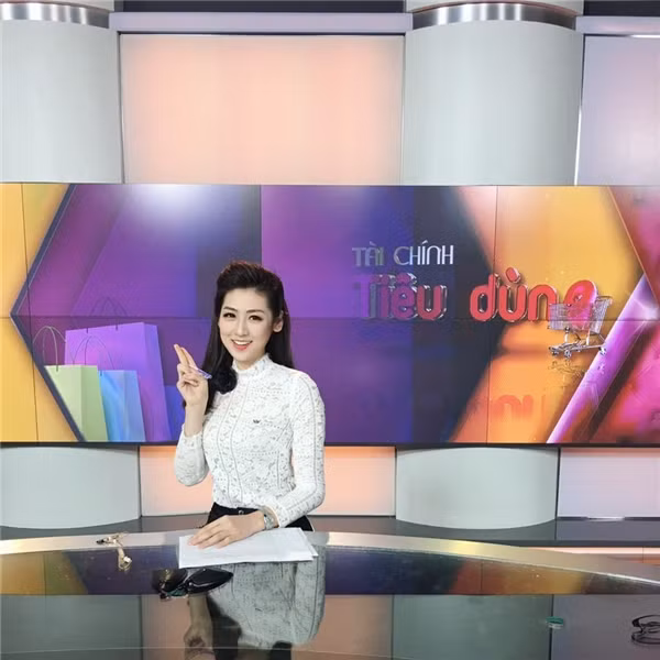 Lo danh tinh ban trai moi cua A hau Tu Anh-Hinh-2