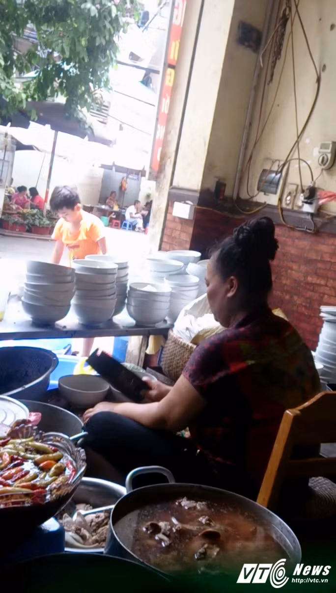Quan bun chui: Khi van hoa phuc vu bi meo mo-Hinh-3