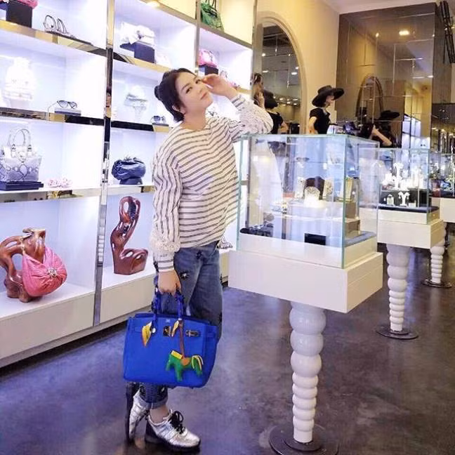 Là tín đồ thời trang, chẳng thể nào nói không với những chiếc túi xách đắt tiền và xa xỉ.