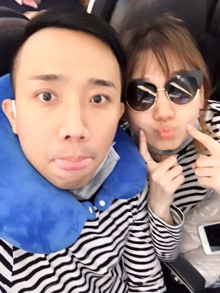Nhiều cư dân mạng cho rằng, cặp đôi "làm màu" chuyện tình cảm của mình nhằm thu hút sự chú ý của mọi người. "Hiển thị theo dõi Trấn Thành mà ngày nào cũng thấy ảnh yêu đương của cặp đôi này hiện lên đành hủy luôn. Trấn Thành đã khác xưa rồi, chỉ suốt ngày yêu đương với hài nhảm" - Facebooker Oang Trần nhận định.