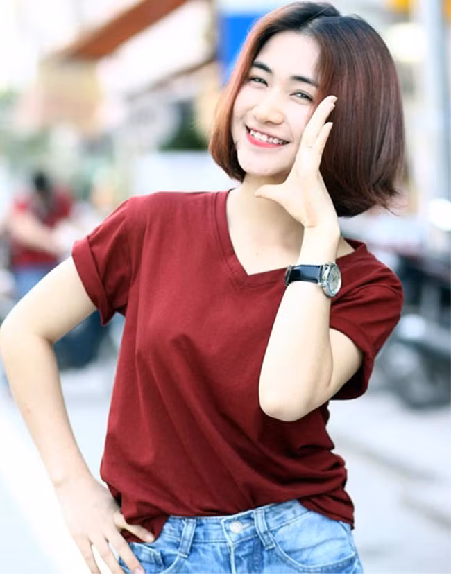 Tôi không phải kiểu người thích dùng hàng hiệu hay đi ăn đồ sang trọng nên không bị mất tiền vào khoản đấy. Tuy nhiên, tôi vẫn phải lo tiền nhà, đi lại và chu cấp cho cha mẹ", Hòa Minzy nói thêm.