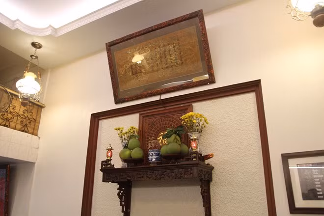 Tiếng tăm về tiệm bánh truyền đến tai vua Bảo Đại, vua đích thân xuống thưởng lãm. Sau khi ăn xong, vua tấm tắc khen. Và để giữ gìn món đặc sản độc đáo của dân tộc, Bảo Đại đã ban sắc chỉ cho tiệm bánh Vĩnh Lộc, trong đó khen hương vị "tuyệt hảo". Ngày ngay, sắc chỉ vẫn được con cháu lưu giữ và thờ một cách trang trọng như một niềm tự hào của người làm cốm Hà thành.