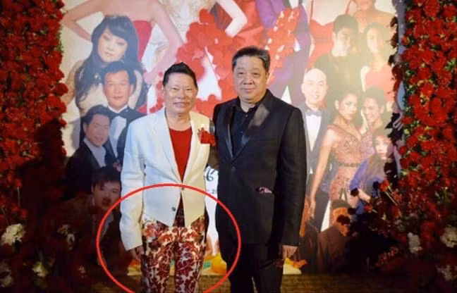 Sau chia tay Ngọc Trinh, Hoàng Kiều khiến dư luận chú ý bằng hàng loạt nhưng tuyên bố, phát ngôn gây sốc. Không chỉ vậy, gu thời trang hậu chia tay của ông cũng nhận được không ít gạch - đá.