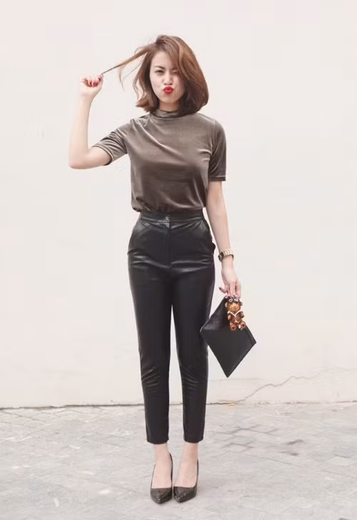 Trang phục có màu sắc tương đồng cũng là 1 mẹo nhỏ tạo cảm giác cơ thể liền khối và trông cao hơn.