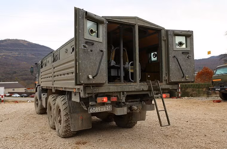 Về mặt cơ bản thì việc trang bị MM-501 không làm thay đổi thiết kế cơ bản của Kamaz-5350 khi modul bảo vệ bọc thép này có thể được đặt gọn phía sau thân xe