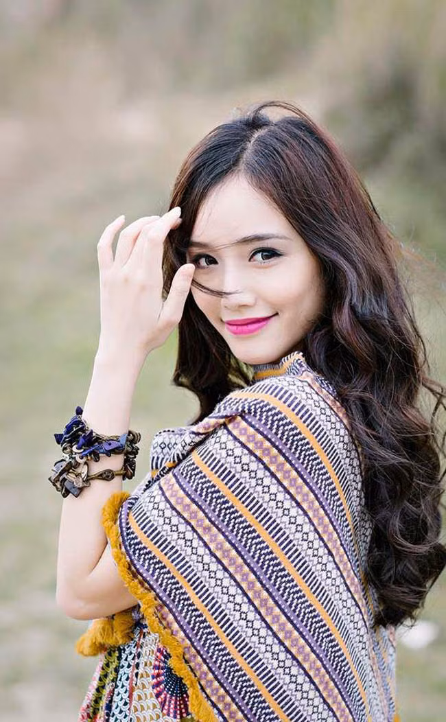 Ngân Búng (tên thật Trương Kim Ngân, sinh năm 1993) là cái tên không còn xa lạ với giới trẻ Hà thành.