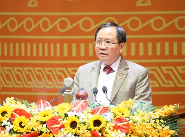 Thuc hien cac giai phap dua dat nuoc phat trien nhanh, ben vung