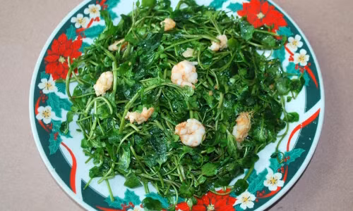 Cải xoong không an toàn khi dùng cho phụ nữ có thai.
