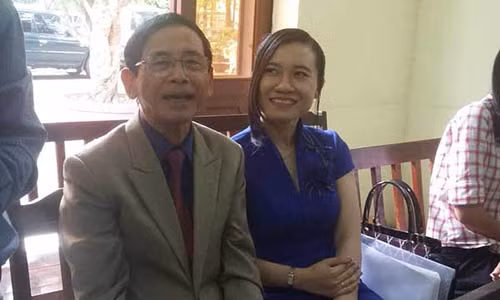 Đại gia Lê Ân và vợ trẻ Mai Thị Mai tại tòa.