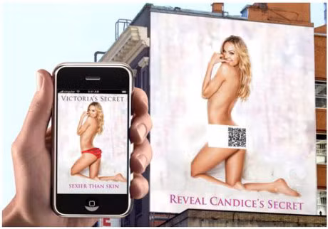 Biển quảng cáo khiến người nhìn phải đỏ mặt của hãng đồ lót nổi tiếng Victoria's Secret.