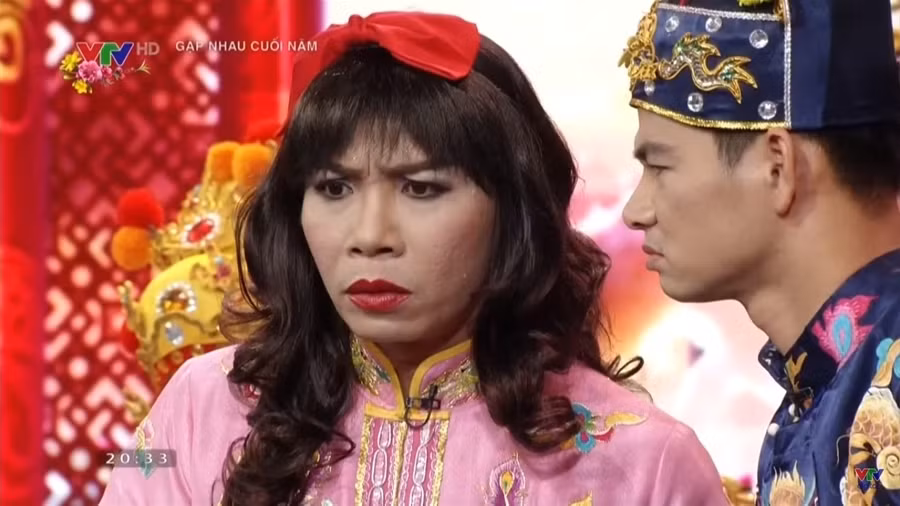 5. Công Lý “Cô Bắc Đẩu” luôn đem lại tiếng cười cho khán giả mỗi dịp cuối năm nhưng ít ai biết rằng Công Lý cũng gặp nhiều lận đận trong hôn nhân. Kết hôn sớm và có một con gái với vợ làm trong ngành truyền hình nhưng rồi cuộc hôn nhân của anh không hạnh phúc, Công Lý ly dị vợ khi con gái còn nhỏ. Sau đó anh gặp MC Thảo Vân. Mối tình chị - em được công chúng quan tâm và chúc phúc. Giữa hai người đã có một cậu con trai. Nhưng không lâu sau, cặp đôi vàng của truyền hình nhanh chóng ly dị do những bất đồng trong quan điểm sống.