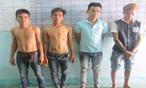 Hiep dam tap the nu tiep vien bi cong an bat tai tran