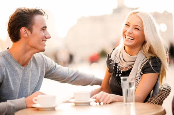 Vậy nên, đàn ông đa số sẽ mong muốn tìm được một cô gái có sự hài hước để yêu thương.