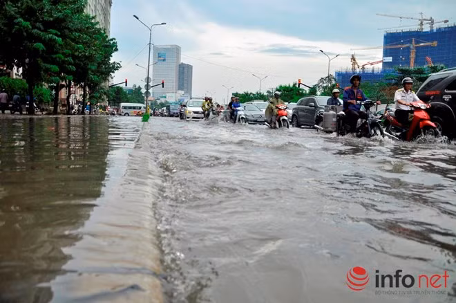 Trong trận mưa lịch sử ngày 26/9, đường Nguyễn Hữu Cảnh là nơi ngập sâu nhất trong 59 điểm ngập là 0,5m.
