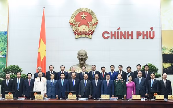 Thủ tướng Nguyễn Xuân Phúc, các Phó Thủ tướng, các Bộ trưởng, thành viên Chính phủ nhiệm kỳ 2016 - 2021.