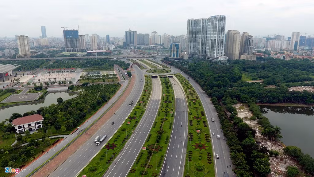 Đại lộ Thăng Long (tên cũ khi chưa mở rộng là đường Láng – Hòa Lạc) là tuyến đường cao tốc nối trung tâm Hà Nội với quốc lộ 21A cũ, nay là điểm đầu của đường Hồ Chí Minh. Chiều dài toàn tuyến 30 km, nằm gọn trong địa giới thành phố.