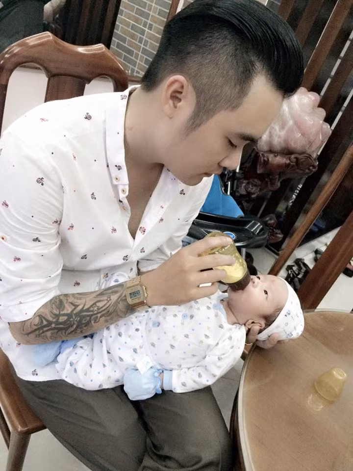 Rất nhiều người nhận xét anh là một ông bố đảm đang.