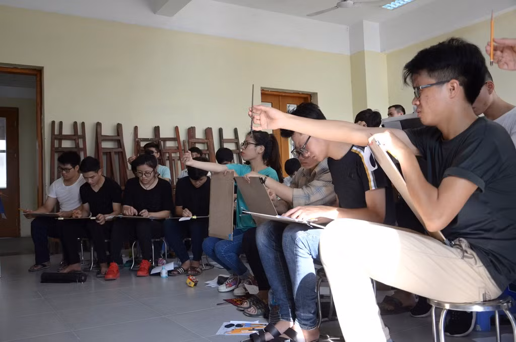 Kỳ thi đợt 2 của Đại học Kiến Trúc Hà Nội sẽ diễn ra vào hai ngày 11 và 12/7 dành cho khối H, gồm các chuyên ngành Đồ họa, Thiết kế thời trang, Điêu khắc, Nội thất.