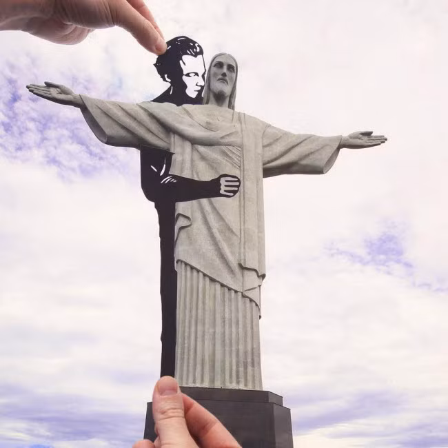 Tượng Chúa Cứu Thế ở Brazil được sử dụng thể tái hiện cảnh lãng mạn nhất trong phim Titanic.