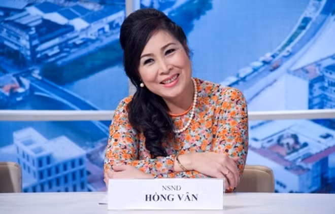 “Ba bau quyen luc” Hong Van boc goc khuat showbiz Viet-Hinh-2