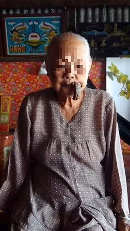 Bà Năm cho biết dòng họ, nội ngoại mình chưa có ai bệnh kỳ lạ như vậy.