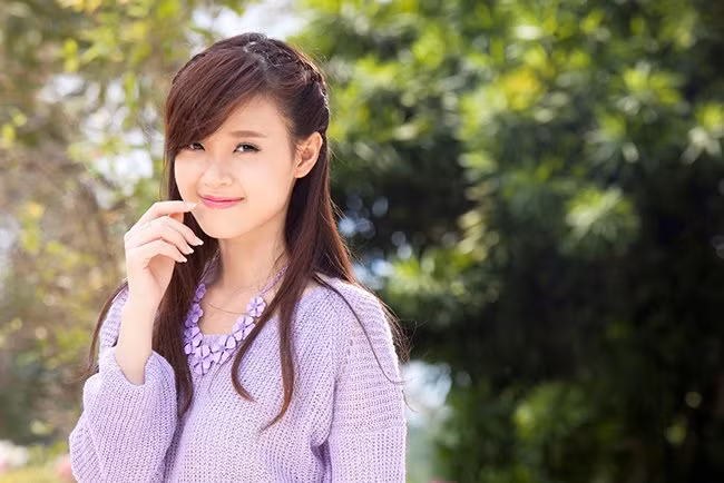 Midu khiến người hâm mộ "ngơ ngẩn" với đôi mắt tinh anh, làn môi hồng tự nhiên.